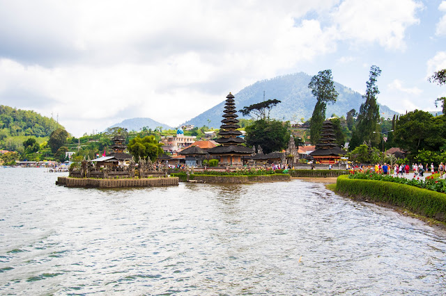 Lago e tempio Danau Bratan-Bali