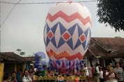 Rayakan Hari Raya Ketupat Warga Jember Lepas Balon