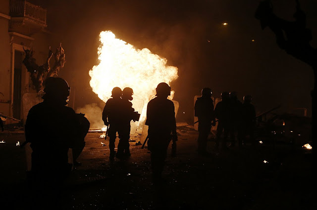 Αστυνομικοί: Οι κουκουλοφόροι θέλουν να μας σκοτώσουν