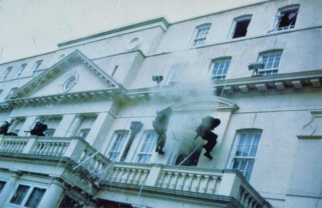 SAS men abseil down the front of the embassy building in Who Dares Wins