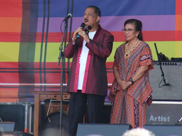 Walikota Ambon Richard Louhenapessy didampingi Ibu Debby Louhenapessy dalam sambutan pembukaannya menyampaikan ucapan terima kasih kepada ketua panitia penyelenggara Kwaku Summer Festival Internasional 2018