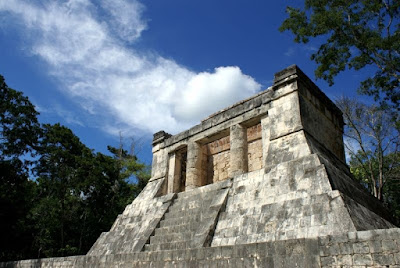 Palco de autoridades de la pista de pok-ta-pok de Chichén Itzá