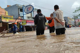 Foto - Curah Hujan Tinggi, Ciledug Kota Tangerang Dikepung Banjir