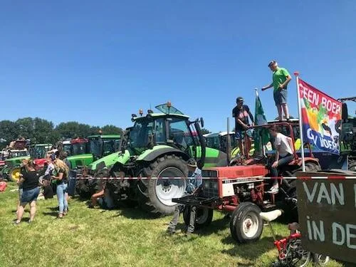 Dutch Farmers Livid Over EU's 'Green' Nitrogen Rule Block Border Between Holland And Germany