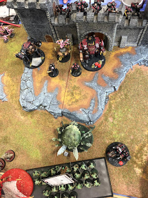 A narrative battle of Warhammer 40k between Space Marines and Chaos Daemons. 5000pts each side.