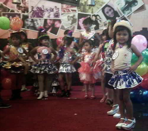 Kontes Fashion Show dari Limbah Barang Bekas Chaky Kids 