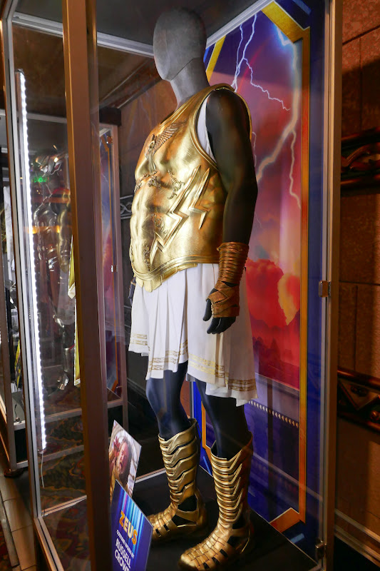 Thor Love and Thunder Zeus movie costume