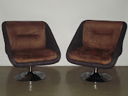 PAR DE SILLONES DE OFICINA AÑOS 60´S, RETAPIZADOS EN CHENILLE Y GAMUZA, .