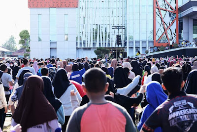 Ribuan masyarakat Kabupaten Ketapang hadiri Peringatan Hari Olahraga Nasional dan Lounching Car Free Day di Halaman Kantor Bupati Ketapang