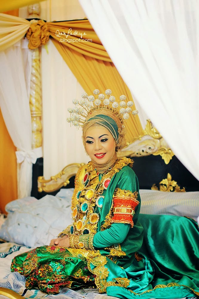 Bodo a Women Wedding Dress from Bugis Makassar Sulawesi 