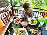 Rumah Makan Kayu Lampung