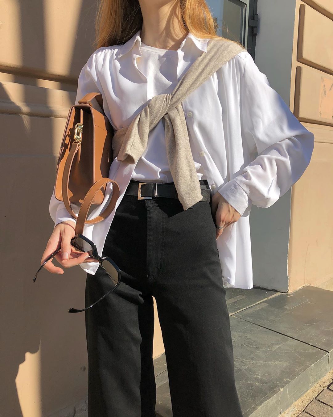 Layered Fall Outfit Inspiration — @lespgdn In Tied Over The Shoulder Sweater, White Button-Down Shirt, Black Jeans, Tan Bag