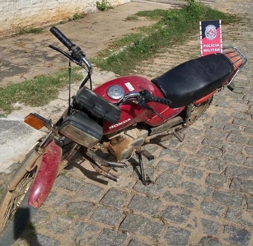 POLÍCIA MILITAR PRENDE HOMEM EM BELÉM DO BREJO DO CRUZ E RECUPERA VEÍCULO FURTADO