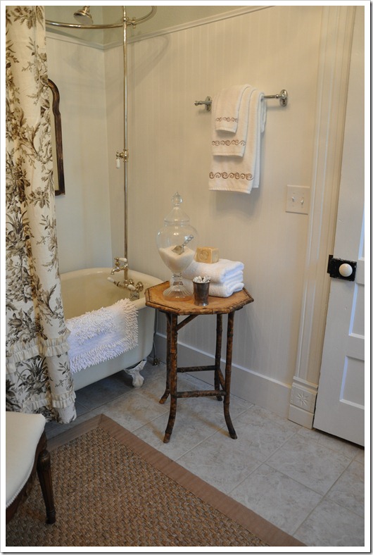 downstaairs powder room2 024