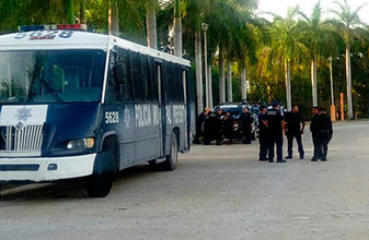 Granaderos listos: Seguridad Pública en inmediaciones del AIC para contener a taxistas