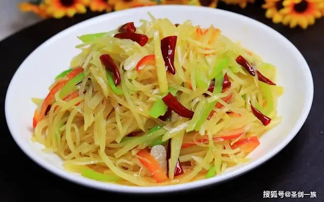 Người trung niên và cao tuổi nên ăn 8 món này để bồi bổ xương khớp