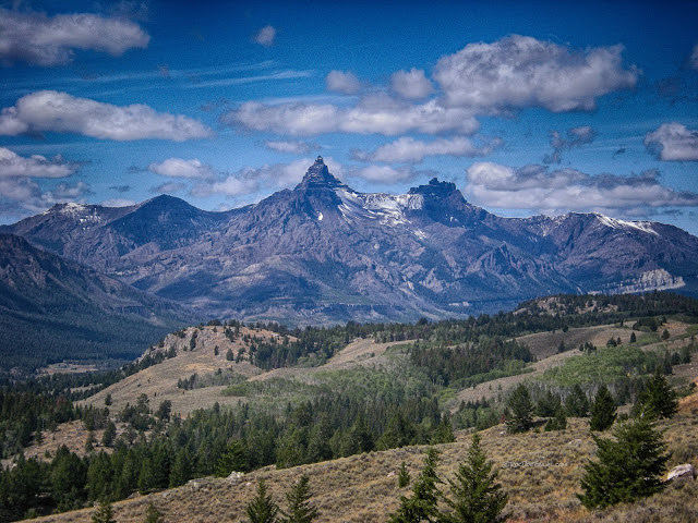 Beartooth Mountains highway wilderness Wyoming Montana geology rocks travel trip fieldtrip roadtrip copyright RocDocTravel.com