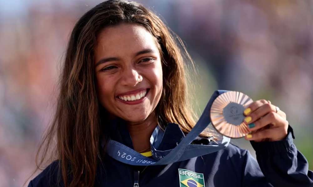 Rayssa Leal, a “fadinha”, leva bronze em disputa emocionante no skate