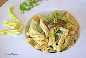 Pasta al sedano e zola con confettura di fichi ricetta light