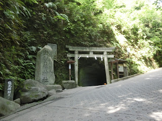 銭洗弁財天宇賀福神社