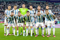 SELECCIÓN DE ARGENTINA. Temporada 2022-23. Leandro Paredes, Cristian Romero, Emiliano Martínez, Nicolás Otamendi, Alexis Mac Allister, Nahuel Molina. Lionel Messi, Rodrigo de Paul, Julián Alvarez, Nicolás Tagliafico, Enzo Fernández. SELECCIÓN DE ARGENTINA 3 SELECCIÓN DE CROACIA 0 Martes 13/12/2022, 20:00 horas. XXII Copa Mundial de fútbol de la FIFA Catar 2022, semifinal. Lusail, Municipalidad de Al Daayen, Catar, estadio de Lusail: 88.966 espectadores. GOLES: ⚽1-0: 34’, Lionel Messi, de penalti. ⚽2-0: 39’, Julián Álvarez. ⚽3-0: 69’, Julián Álvarez.