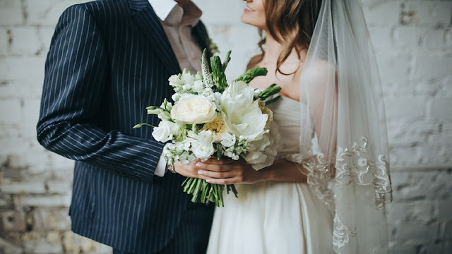 Pernikahan Viral, Pengantin Pria Dianggap 'Sempurna' karena Istri Lebih Tua