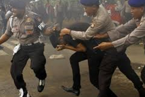 Contoh Kasus Pelanggaran HAM di Indonesia & Dunia 