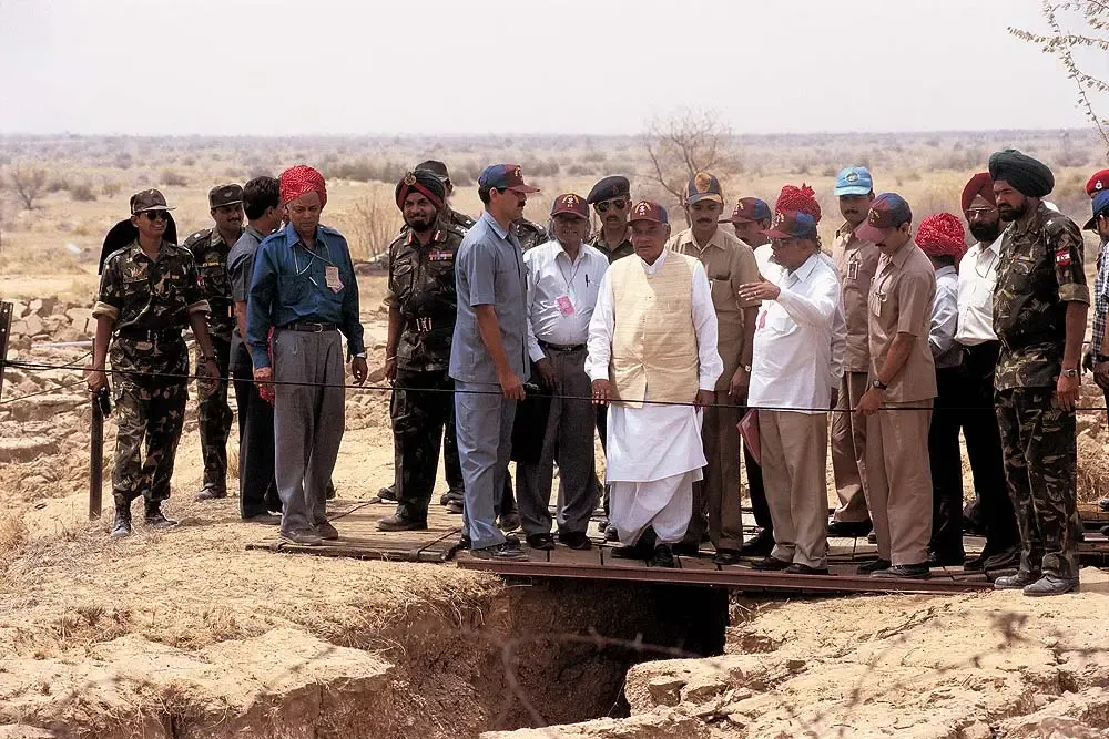 Vajpayee at the blast site-pokharan