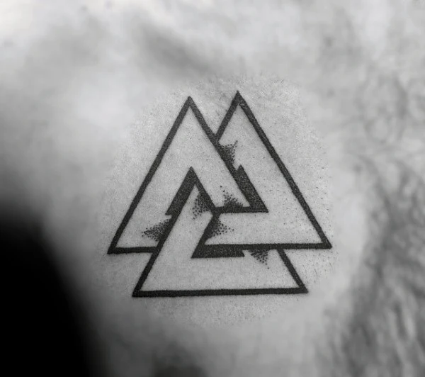 foto de tatuaje de valknut