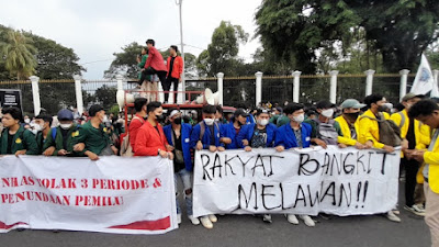 ProDEM: Sekali Layar Terkembang, Surut Kita Berpantang!