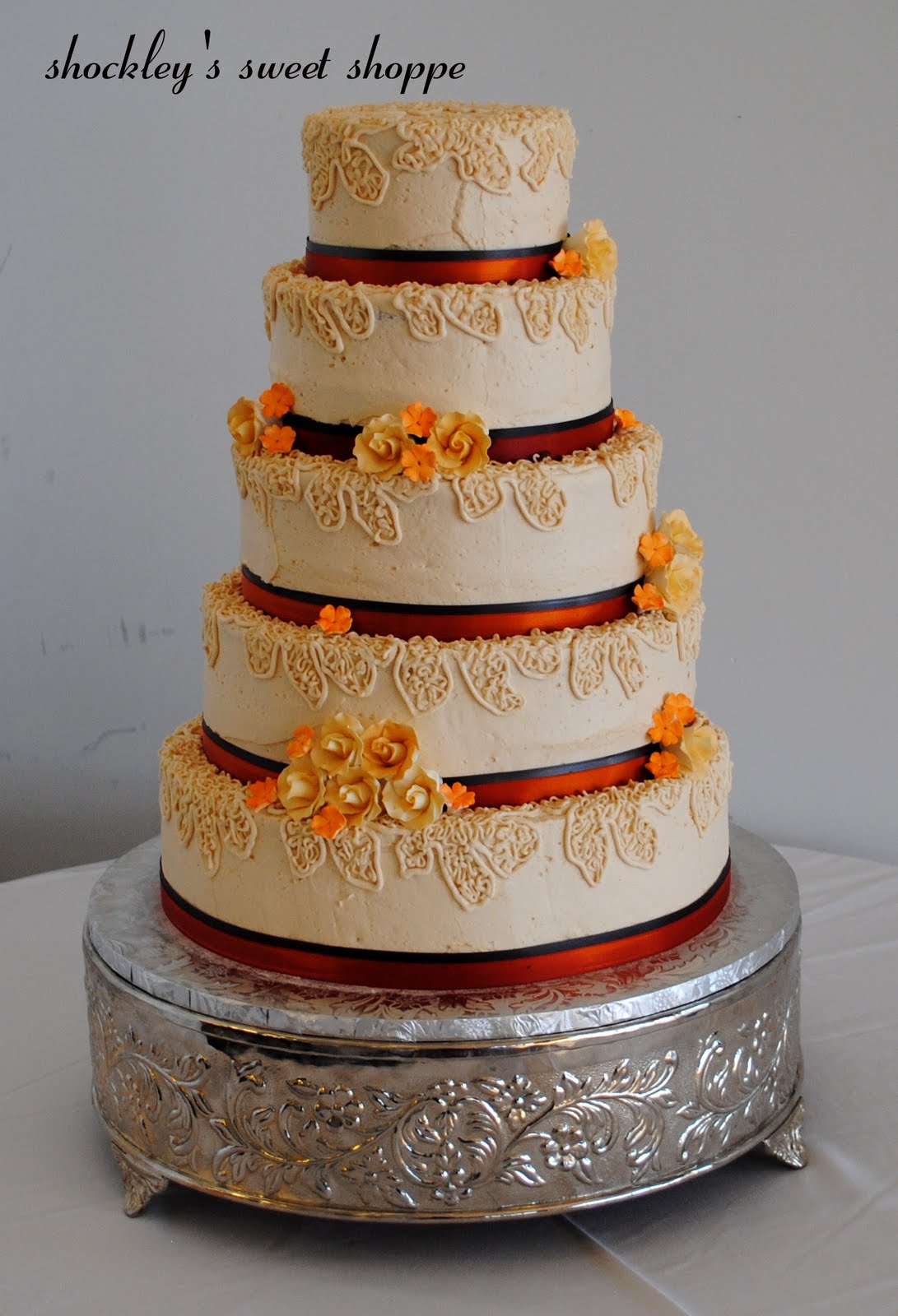 fall-themed wedding cake