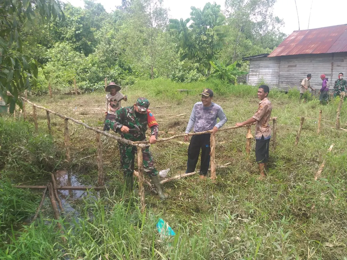 Ternyata Peran Paku Sangat Penting dalam Pekerjaan TMMD