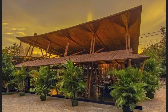 desain warung kopi dari bambu