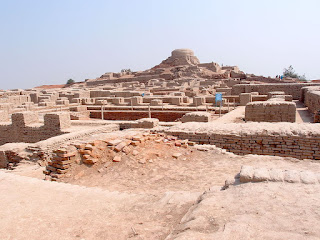 https://en.wikipedia.org/wiki/Mohenjo-daro#/media/File:Mohenjodaro_-_view_of_the_stupa_mound.JPG