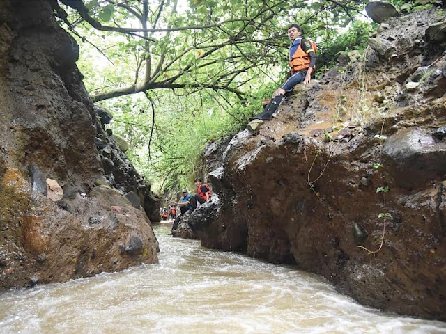 Wisata Sungai Cigeureuh, Miniatur Green Canyon Pangandaran di Bandung Selatan