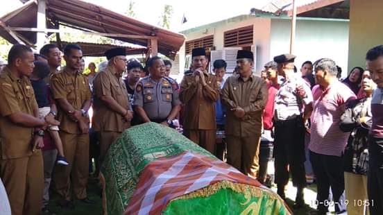 Masyarakat Desa Marabau Pariaman Selatan Berduka, Kades Radaswar Berpulang Kerahmatulah