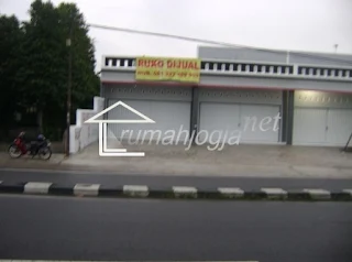 ruko tepi jalan jogja