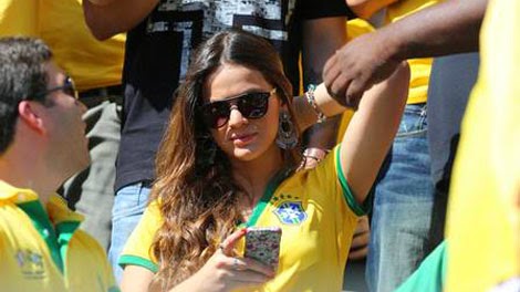http://pictures4girls.blogspot.com/2014/06/girlfriend-neymar-flashy-in-brazil.html