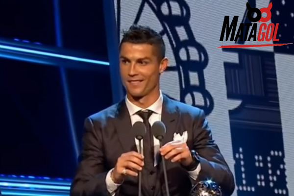 Ronaldo Raih Penghargaan Best FIFA Men's Player