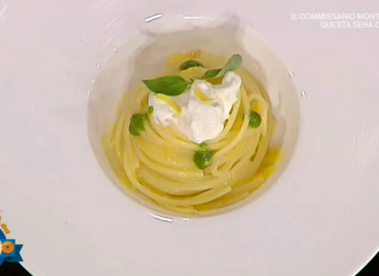 Linguine in giallo con stracciatella