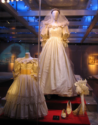 princess diana wedding pictures. princess diana wedding gown.