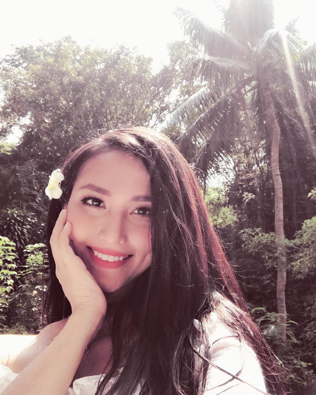 Bui Dinh Hoai Sa – Most Beautiful Transgender Vietnam Instagram