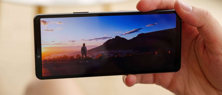 Ulasan Sony Xperia 10 V: Solusi Terjangkau untuk Kalangan Menengah dengan Baterai Tahan Lama dan Desain Elegan