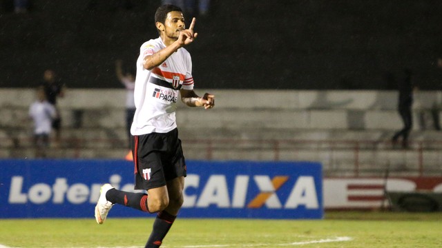 Estreante marca, Botafogo vence a Lusa, e vira vice-líder na Série C