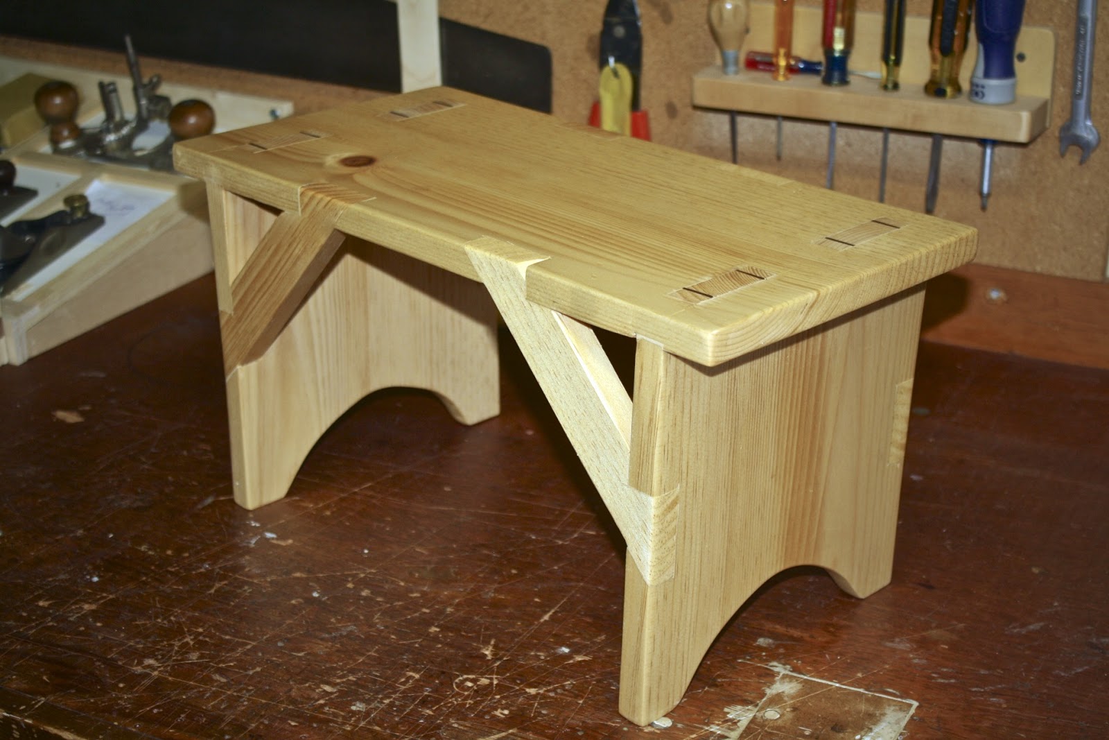Alexander Woodworks: Shaker Bench Built with Hand Tools