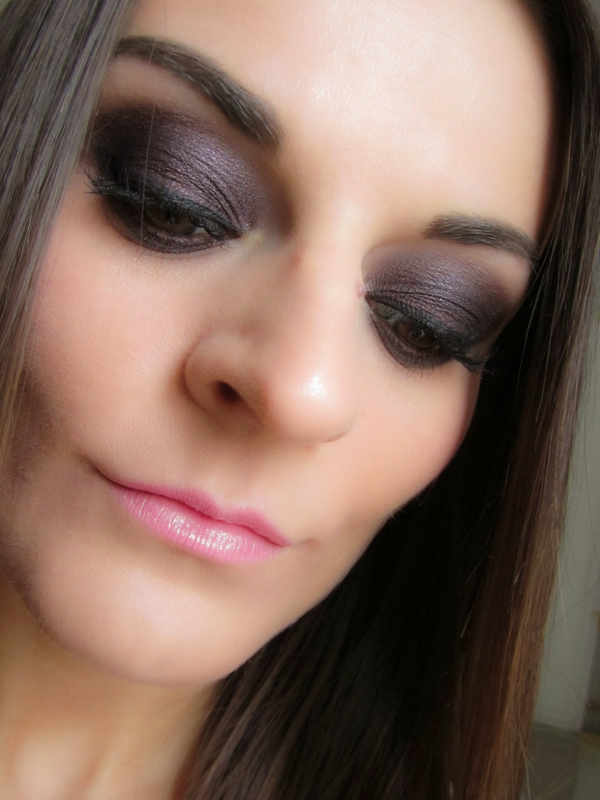 http://chroniquedunemakeupaddict.blogspot.com/2014/02/smoky-avec-la-palette-naked-3.html