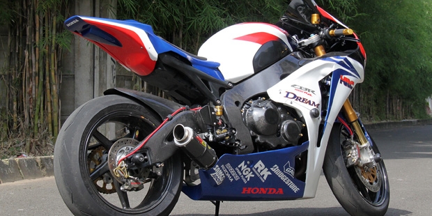 Modifikasi+CBR1000RR+Superbike-3.jpg