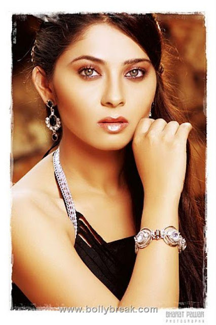 hot picture of mamata kulkarni. http://images.macrumors.com/article/2010/11/17/161249-whiteiphone4now_500.jpg mamata kulkarni hot wallpapers. Kulkarni Hot Photoshoot; Kulkarni Hot