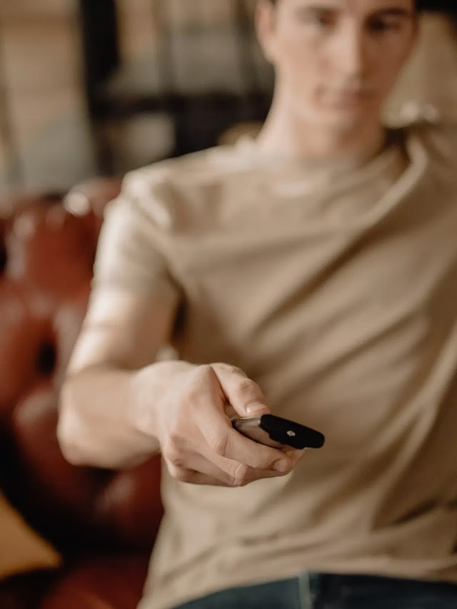 How an IR remote controller works