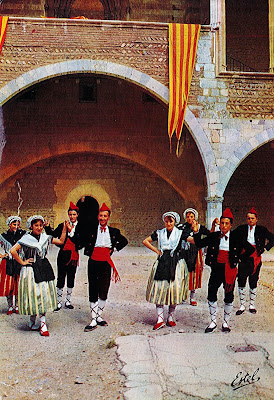 Folklore Catalan OrfeoCanigo i Perpinya Danseurs de ballets au Palais des Rois de Majorque